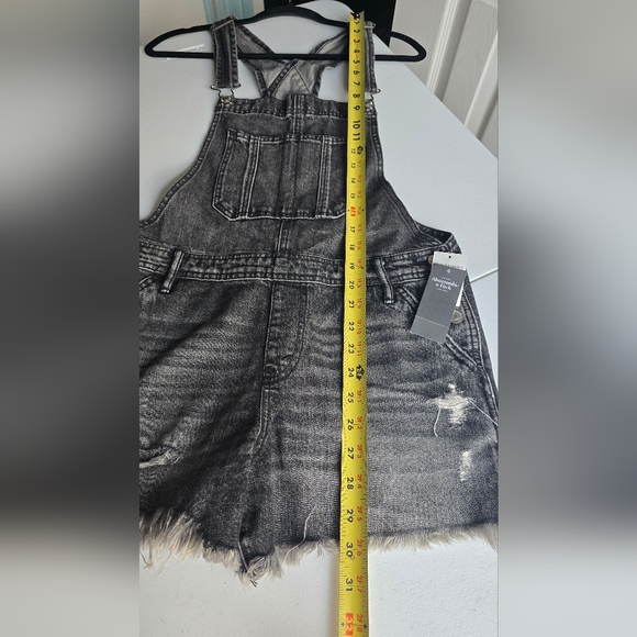 Abercrombie denim overalls/shorts. Black distressed Excellent Condition. Size S - Picture 10 of 13
